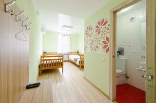 Хостелы Hostel Veselka - Key2Gates Киев Бюджетный двухместный номер с 2 отдельными кроватями-10