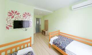 Хостелы Hostel Veselka - Key2Gates Киев Бюджетный двухместный номер с 2 отдельными кроватями-14