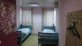 Хостелы Hostel Veselka - Key2Gates Киев Бюджетный двухместный номер с 2 отдельными кроватями-3