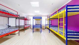 Хостелы Hostel Veselka - Key2Gates Киев Односпальная кровать в 12-местном общем номере для мужчин и женщин-6