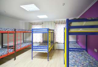 Хостелы Hostel Veselka - Key2Gates Киев Односпальная кровать в 12-местном общем номере для мужчин и женщин-12