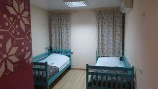 Хостелы Hostel Veselka - Key2Gates Киев Бюджетный двухместный номер с 2 отдельными кроватями-8